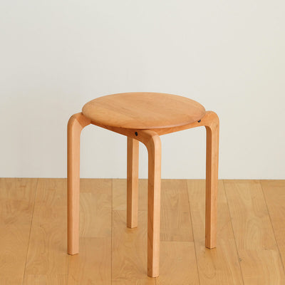 触り心地、掛け心地、そして使い勝手の良い家具を目指した広島県産家具「LISCIO(リッショ)」シリーズの4本脚スツール。