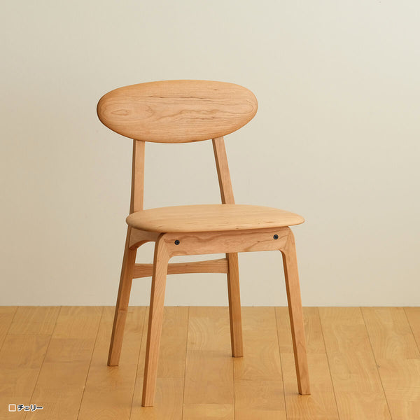 触り心地、掛け心地、そして使い勝手の良い家具を目指した広島県産家具「LISCIO(リッショ)」シリーズのサイドチェア。