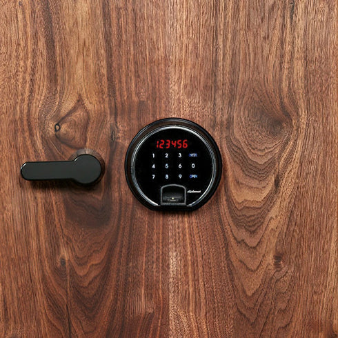 ロックシステムには、最新式のタッチパネル採用し、指紋認証式ロックに対応した高性能モデルとなります。