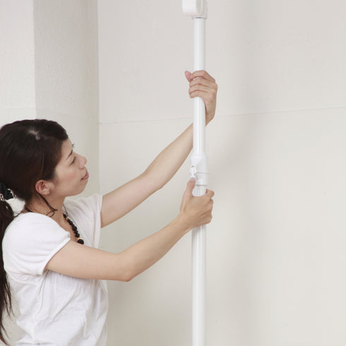 ワンタッチで取り外したり調節したりできるので、お部屋の模様替えや用途の変更にも柔軟に対応します。