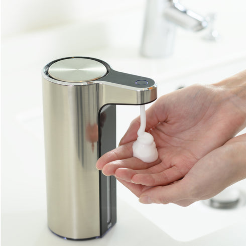ディスペンサー本体に手を触れることなくソープを出せるので、非常に衛生的で、ご自宅だけでなく不特定多数の人が使用するようなオフィスや商業施設にもピッタリです。