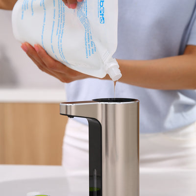 詰め替えの注ぎ口が広いため、詰め替え作業もラクラクです。