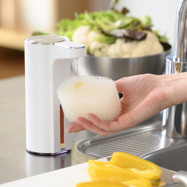 手をかざすだけで自動的にソープが出てくる、センサー式で液体ソープタイプのソープディスペンサー。