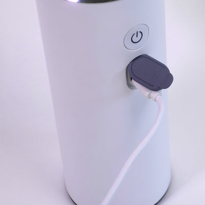 電池はUSBでの充電式となっており、電池交換の作業が必要ありません。