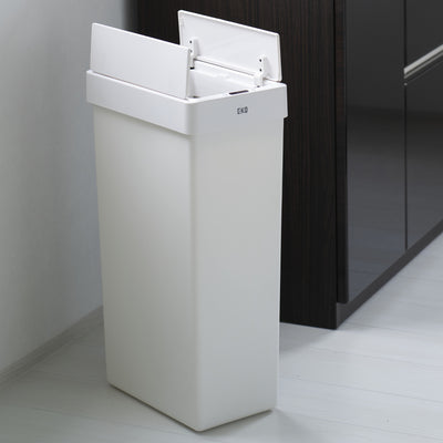 フタは両開きで開くため、棚下やカップボード下など、高さ制限がある場所にも設置できます。