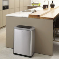 【キッチンを格上げするスマートさ】忙しいキッチンでも、その洗練された存在感が空間を引き締めます。