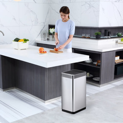 デジタルパネルのタッチボタンでフタを開けるとフタが開放モードとなり、約20分間開いたままとなるため調理の際のゴミ捨てなどのときに便利です。