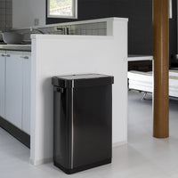 【モダンなキッチン空間へ】落ち着いたブラックスチールは、どんなキッチンスタイルにも馴染み、上質な雰囲気を演出します。