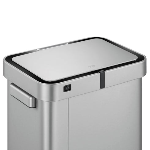 表面はコーティング加工が施されており、汚れや指紋がつきにくくお手入れもラクラクです。