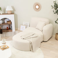 【自由な組み合わせで変幻自在】スツールとソファを繋げれば、くつろぎのカウチスタイルに。