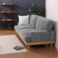 【空間を広く見せる】低めに設計された肘掛けが、お部屋全体の圧迫感を軽減し、広々とした印象を与えます。