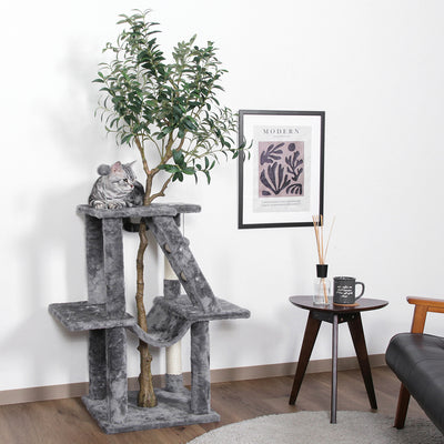 「マロン」は、気軽に移動ができる据え置きタイプで、タワー全体を触り心地の良いポリエステル生地でコーディングした、お家にも猫ちゃんにも優しいキャットツリーです。