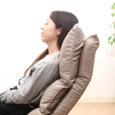 頭までしっかり支えるハイバック仕様は、首や肩の負担を軽減してくれ、男性でもゆったりと寄りかかれます。