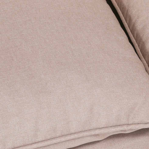 夏はべたつかず、冬はひんやりとしない、オールシーズン快適に使えるファブリック素材を使用しています。