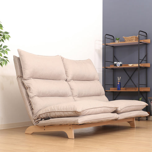 包み込まれるような座り心地でフィット感抜群な2人掛けハイバックフロアチェア。