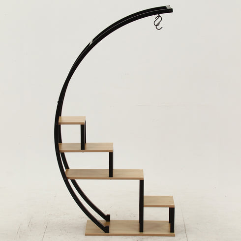 【見せる収納を楽しむ、アーチ棚】
傷や汚れに強い棚板と、植物を吊るせる付属のフックを使えば、お気に入りの雑貨から観葉植物まで、お手入れも簡単に思いのままのディスプレイを楽しめます。