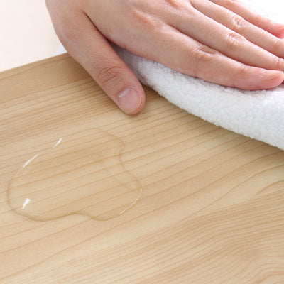 【お手入れ簡単、キレイが続く】
棚板には水分や汚れに強いメラミンシートを使用しているため、うっかり水をこぼしてもサッと拭き取るだけで、いつでも清潔に保てます。