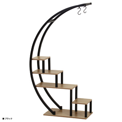 【空間を引き締める、ブラックアーチ】
空間をキリッと引き締めるブラックのフレームは、グリーンや小物の色を鮮やかに見せ、シックでモダンなインテリアを演出するのに最適です。