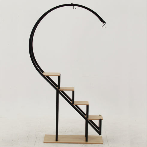 【吊るす、置く、自由自在】
高さの違う棚板や付属のS字フックを使えば、置くだけでなく人気のハンギンググリーンも楽しめて、立体的なディスプレイがこれ一台で完成します。