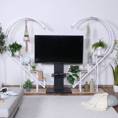 【暮らしの中心に愛を飾る】
いつも見ているテレビの周りをハートで彩れば、リビングが家族の笑顔が集まる、もっと居心地の良い場所になるでしょう。