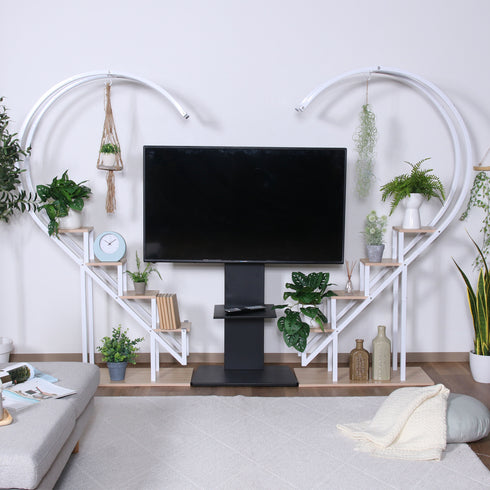 【暮らしの中心に愛を飾る】
いつも見ているテレビの周りをハートで彩れば、リビングが家族の笑顔が集まる、もっと居心地の良い場所になるでしょう。