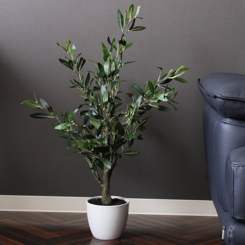本物の植物のようなリアルな質感を再現した、オリーブの人工観葉植物です。