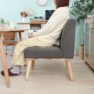 ウレタンフォームを使用したクッションは沈みすぎない、ほどよい弾力で、体に負担が掛かりにくく安定感のある座り心地がリラックス効果を与えてくれます。