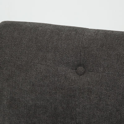 【愛らしい、くるみボタン】
リズムを生み出す背もたれのくるみボタンが、シンプルなデザインに温かみのあるアクセントを加えます。