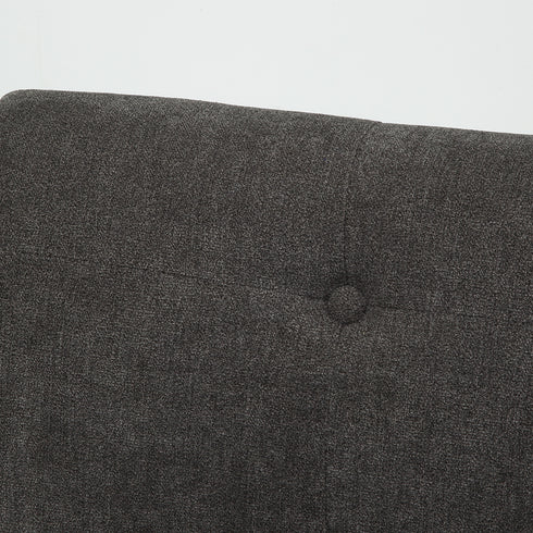 【愛らしい、くるみボタン】
リズムを生み出す背もたれのくるみボタンが、シンプルなデザインに温かみのあるアクセントを加えます。