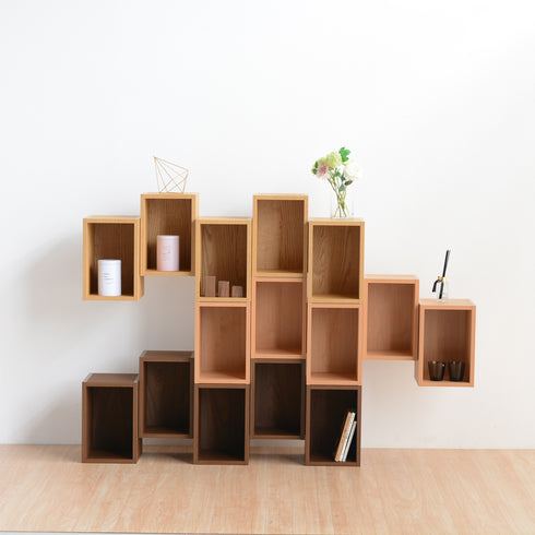 ぴったりと形を合わせて置いたり、あえて、スキマを作る置き方などお部屋のアクセントとなるラックです。