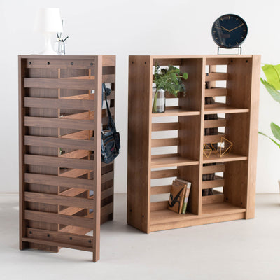 壁面に置けば通常のシェルフとして、部屋の中間に置けばパーテーションとして1台2役以上の使い方が可能です。