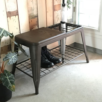 シンプルなフォルムで、エルム無垢材とスチールの組み合わせが目を惹く「1281シリーズ」のアンブレラスタンドベンチ。