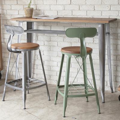 なるべく周囲の装飾をシンプルにすることで、空間にアクセントを与えてくれるこちらの家具をより際立たせてくれることでしょう。