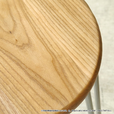 座面の無垢材を滑らかになるように最後に仕上げの加工をしているため、座面の手触りもサラサラしていて申し分ありません。