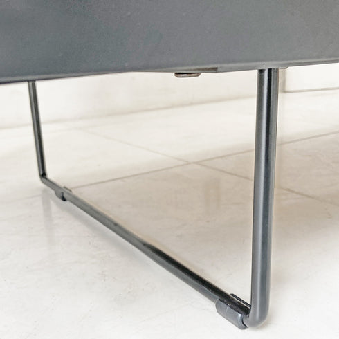 【床にも優しい、細やかな配慮】
大切なフローリングを傷つけないための脚キャップが、日々の安心感を高めます。