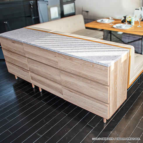 ナチュラルテイストや北欧インテリアにスッと馴染み、お部屋に上品な温かみを与えます。