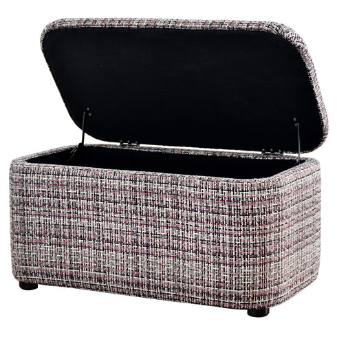 【たっぷりしまえる、魔法の椅子】
座面の下には思いがけないほどの大容量スペースが広がり、ブランケットやおもちゃ、雑誌など散らかりがちなアレコレをすっきり隠して、お部屋をいつもきれいに保ちます。