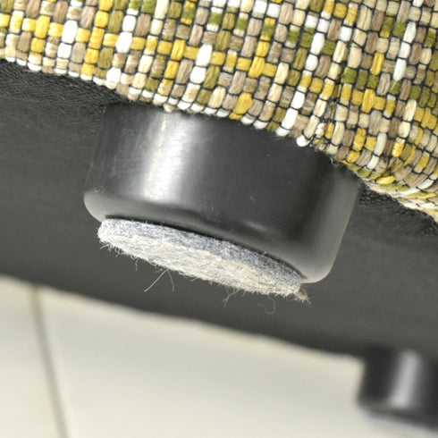 【床を守る、見えない部分の気配り】
全ての脚裏には床キズ防止のフェルトが付いているため、賃貸のお部屋や新しいフローリングでも、キズを気にすることなく気軽に配置換えを楽しめます。