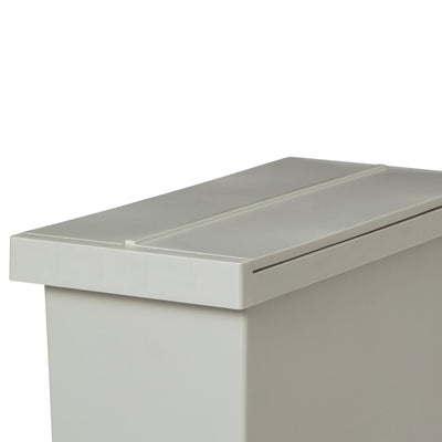 フタも樹脂製のため汚れても取り外してササッと水洗いができ、日々のお手入れも簡単です。