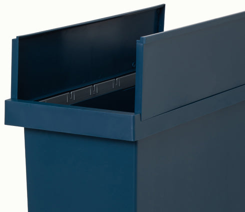 ポリ袋は市販の45L用を使用でき、内側に袋止め付きなので外からポリ袋が見えてしまうこともありません。