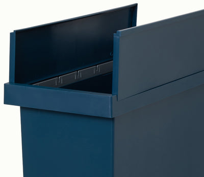 ポリ袋は市販の45L用を使用でき、内側に袋止め付きなので外からポリ袋が見えてしまうこともありません。