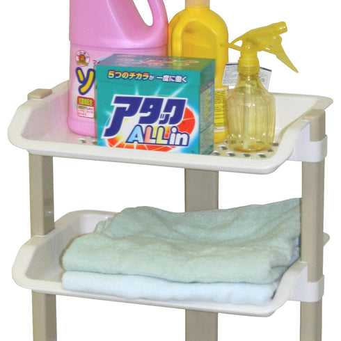 【水回りで気兼ねなく使える】
濡れた手で触れたり、万が一洗剤がこぼれたりしても安心な樹脂素材だから、汚れを気にすることなく、いつも清潔な状態でお使いいただけます。