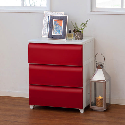 【気分が上がる差し色レッド】
お部屋のアクセントになる鮮やかなレッドは、子供部屋を明るく彩るおもちゃ収納から、あなたの個性を表現するリビングの主役まで、置くだけで空間をぱっと華やかに変えてくれます。