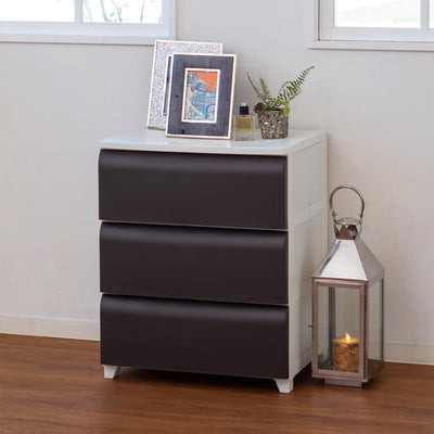 【落ち着きのあるシックなブラウン】
深みのあるブラウンカラーは、モダンで落ち着いた空間を演出し、マットな質感が高級感をプラスすることで、あなたの日常を上質に彩ります。