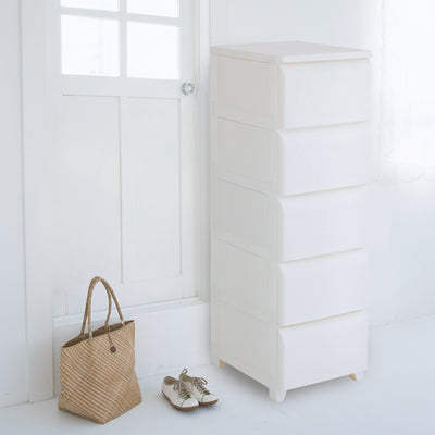 【清潔感あるホワイト】
清楚で明るい印象のアイボリーは、清潔感が求められるランドリールームや水回りにぴったりなカラーです。