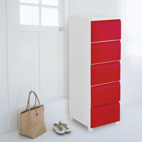 【アクセントになるレッド】
鮮やかなレッドの引き出しが白い本体とコントラストを成し、個性的で遊び心のあるお部屋づくりにぴったりです。