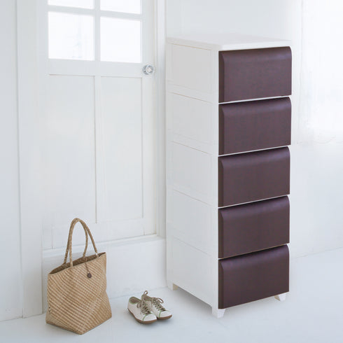 【優雅に見せるマットブラウン】
マットな艶消し仕上げと深みのあるブラウンで、大人っぽさと上品さを兼ね備えた雰囲気を演出します。