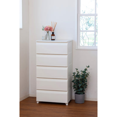 【お部屋になじむ佇まい】
落ち着いたアイボリートーンと優しい曲線が、インテリアに自然と溶け込みながら収納力をしっかり確保してくれます。