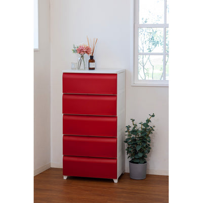 【差し色で魅せる収納】
レッドの前板はお部屋に元気と遊び心をプラスし、見せる収納としても活躍するおしゃれな存在感を放ちます。