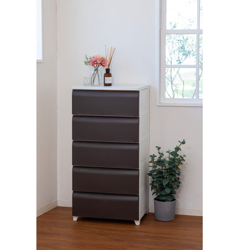 【大人空間にもマッチ】
深みのあるブラウンが落ち着いた雰囲気を演出し、シックな空間やシンプルモダンなお部屋にもぴったり調和します。